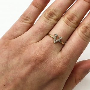 Letter V - Rings - Image 3