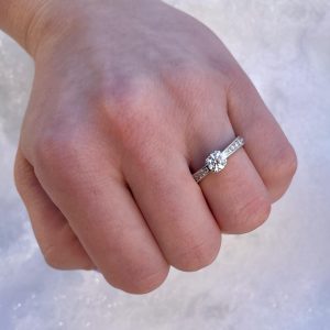 Modern Round Brilliant Cut 0.75ct #88 - Engagement Ring - Image 3