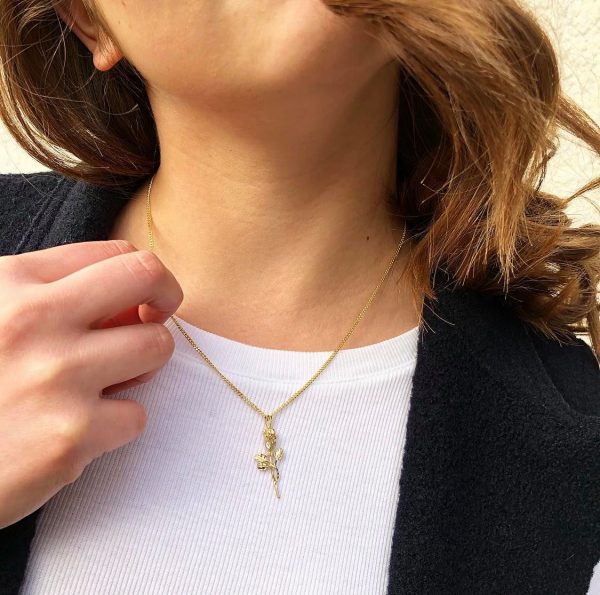 Gold chain with rose pendant deals