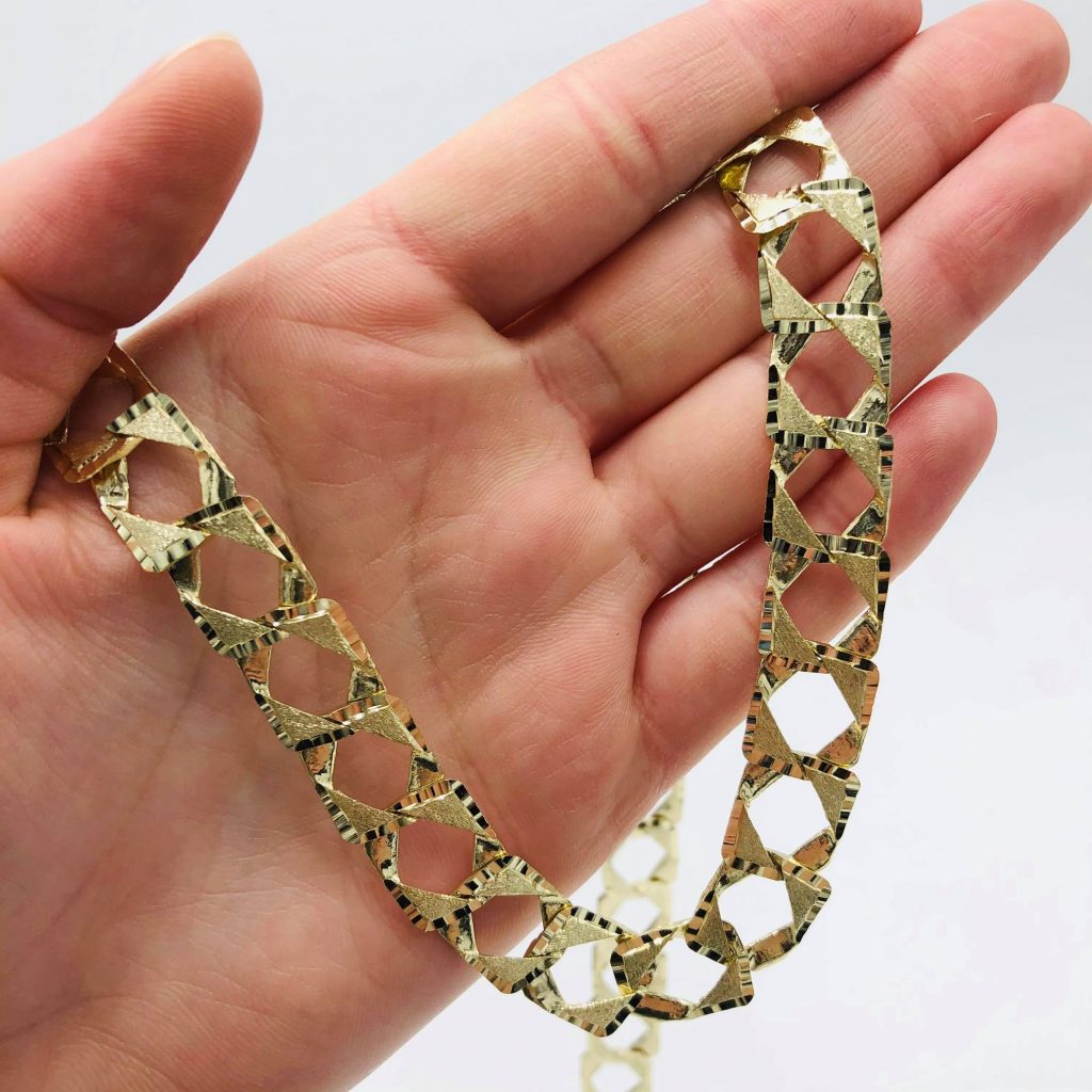 Classic Square Diamond Cut 12.15mm Chain Golden Hand Jewellery