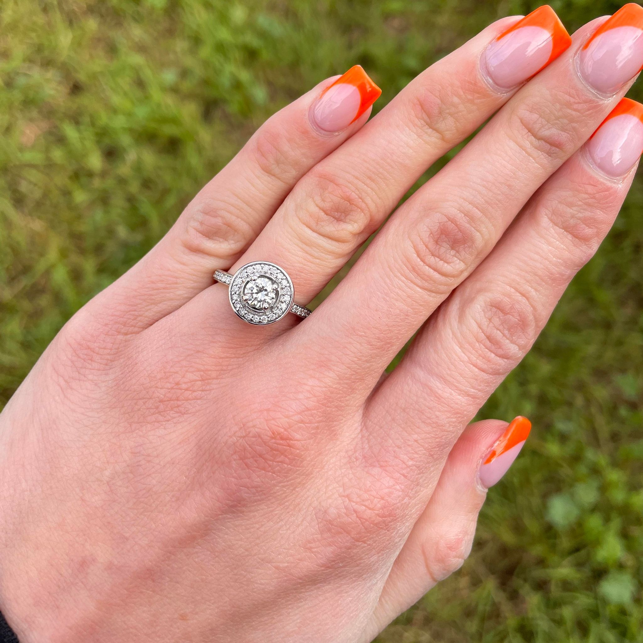 Round Halo 1ct Diamond Ring Golden Hand Jewellery